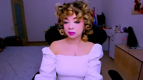 Nicole online show from February 3, 2026, 4:43 am