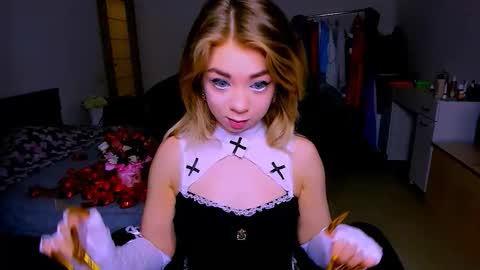 Nicole online show from February 12, 2026, 5:02 am