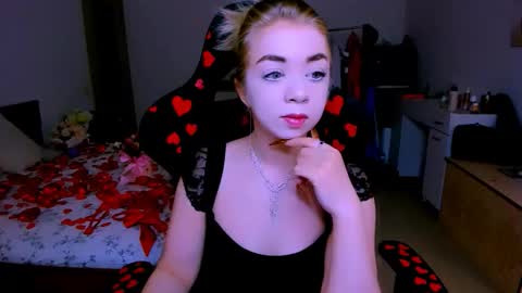 Nicole online show from February 17, 2026, 4:31 am