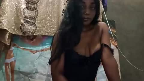 Lola online show from May 7, 2026, 1:55 am