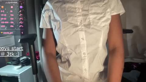 bloggirllaurel online show from March 19, 2026, 5:39 pm