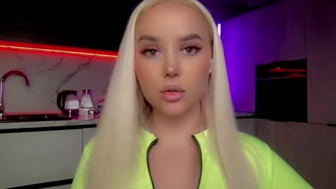 Lana online show from January 19, 2025, 6:53 am