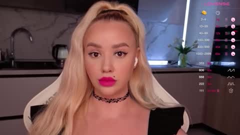 Lana online show from September 18, 2025, 9:22 am