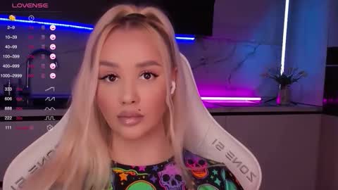 Lana online show from October 6, 2025, 8:45 am