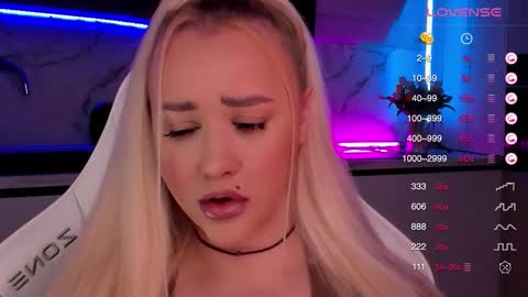 Lana online show from November 7, 2025, 2:17 pm