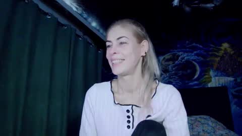 blonde4pasion online show from November 22, 2025, 4:44 am