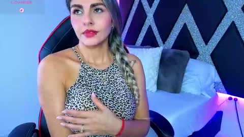 Snapshot of blonde_cat1515 chatting on October 6, 2025, 2:20 am alejandra online show from October 6, 2025, 2:20 am