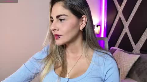 alejandra online show from May 2, 2026, 3:22 am