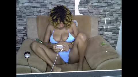 blonde_creamy online show from June 8, 2026, 2:56 am
