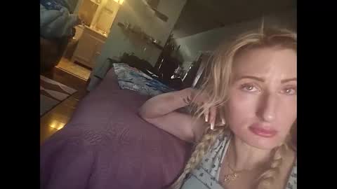 Snapshot of blondebellaaa3 chatting on January 3, 2025, 5:20 pm Gia  online show from January 3, 2025, 5:20 pm