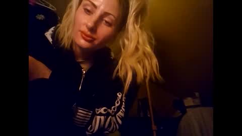 Snapshot of blondebellaaa3 chatting on January 16, 2025, 1:04 pm Gia  online show from January 16, 2025, 1:04 pm