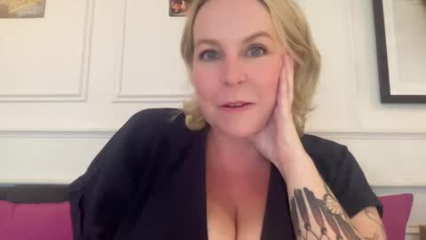 Snapshot of blondejj chatting on January 20, 2025, 6:21 am JJ online show from January 20, 2025, 6:21 am