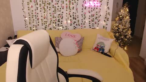 Snapshot of blondenatasha chatting on December 12, 2024, 5:15 pm Natasha online show from December 12, 2024, 5:15 pm