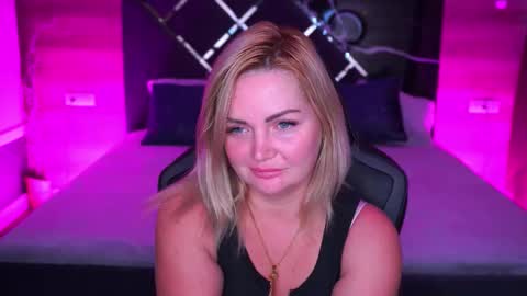Blonde online show from October 2, 2025, 6:53 am