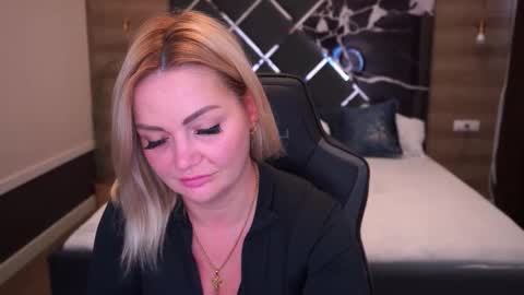 Blonde online show from October 3, 2025, 6:43 am