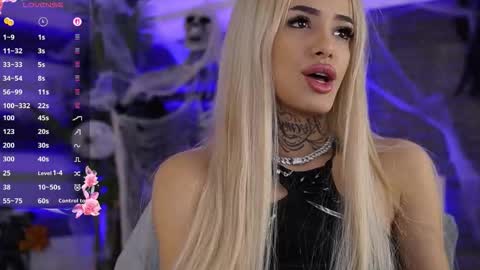 blondie_muller online show from October 30, 2025, 9:04 pm