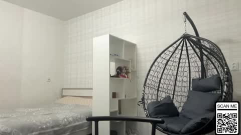 blondie_xoxoxo online show from May 5, 2026, 7:33 pm