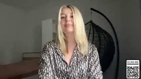 Snapshot of blondie_xoxoxo chatting on June 27, 2026, 11:04 am blondie_xoxoxo online show from June 27, 2026, 11:04 am
