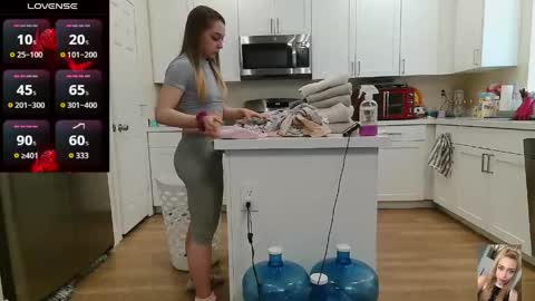 Snapshot of blondiebubblebooty chatting on April 18, 2026, 7:07 pm Bubbles online show from April 18, 2026, 7:07 pm
