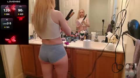 Snapshot of blondiebubblebooty chatting on April 30, 2026, 12:55 pm Bubbles online show from April 30, 2026, 12:55 pm