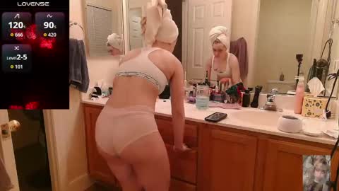 Snapshot of blondiebubblebooty chatting on May 27, 2026, 3:14 am Bubbles online show from May 27, 2026, 3:14 am