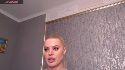 Snapshot of blondiestarxxx chatting on March 11, 2025, 12:33 am Helen online show from March 11, 2025, 12:33 am
