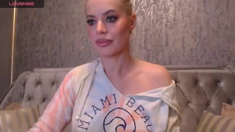 Snapshot of blondiestarxxx chatting on September 29, 2025, 1:11 am Helen online show from September 29, 2025, 1:11 am
