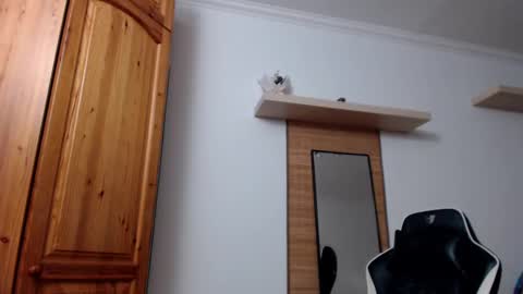 Snapshot of blondyelena chatting on December 28, 2024, 2:53 pm blondyelena online show from December 28, 2024, 2:53 pm