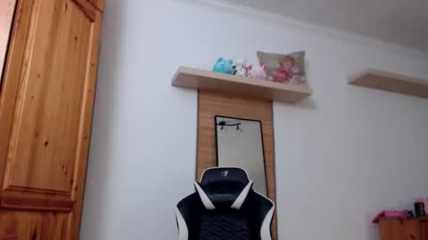 blondyelena online show from February 25, 2026, 7:07 am