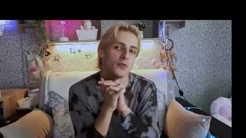 Snapshot of bloodyblondiee chatting on August 8, 2026, 4:20 pm Bloody Blondie online show from August 8, 2026, 4:20 pm