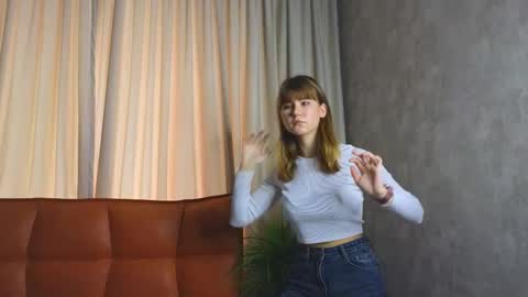 Snapshot of bloomnoir chatting on November 11, 2025, 7:19 am BloomNoir online show from November 11, 2025, 7:19 am