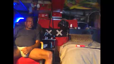 BLOWFLY online show from November 25, 2025, 5:13 pm