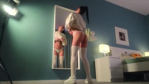 Mia online show from January 11, 2026, 2:22 pm