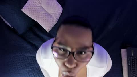 Snapshot of blue_stylee chatting on May 17, 2026, 10:39 pm Eli online show from May 17, 2026, 10:39 pm