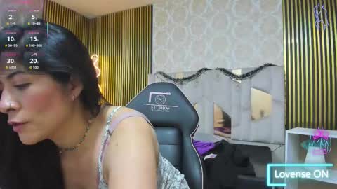 blue_tay1 online show from January 19, 2026, 3:32 am