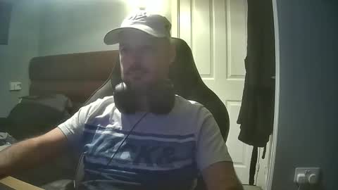 bluebirdflame1 online show from June 5, 2026, 1:23 am