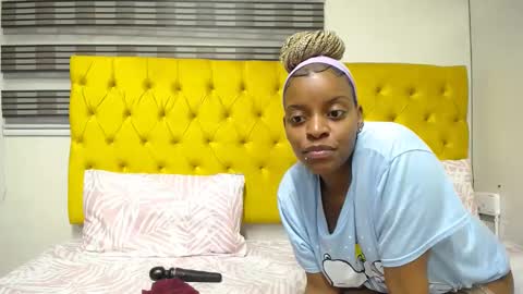 Snapshot of bluedi622952 chatting on February 26, 2025, 2:37 am Tee online show from February 26, 2025, 2:37 am