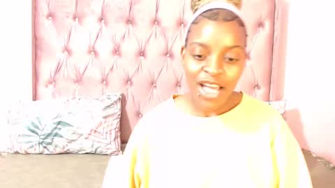 Snapshot of bluedi622952 chatting on March 8, 2025, 10:43 am Tee online show from March 8, 2025, 10:43 am