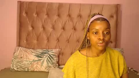 Snapshot of bluedi622952 chatting on March 9, 2025, 3:27 pm Tee online show from March 9, 2025, 3:27 pm