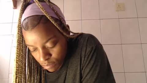 Snapshot of bluedi622952 chatting on March 11, 2025, 11:01 am Tee online show from March 11, 2025, 11:01 am