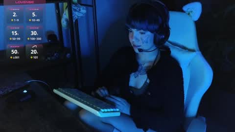 Snapshot of bluedweeb chatting on December 12, 2024, 4:15 am Blue online show from December 12, 2024, 4:15 am