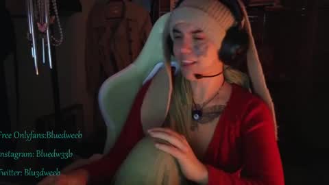 Snapshot of bluedweeb chatting on February 19, 2025, 7:28 am Blue online show from February 19, 2025, 7:28 am