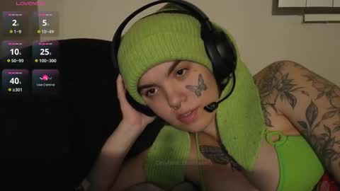 Snapshot of bluedweeb chatting on November 17, 2025, 4:51 am Blue online show from November 17, 2025, 4:51 am