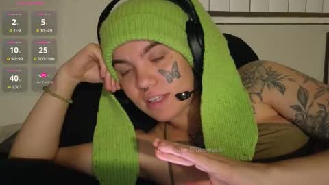 Snapshot of bluedweeb chatting on November 25, 2025, 5:18 am Blue online show from November 25, 2025, 5:18 am