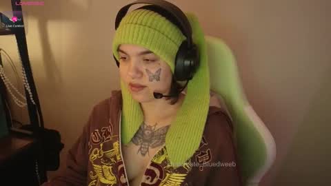 Snapshot of bluedweeb chatting on February 14, 2026, 4:42 am Blue online show from February 14, 2026, 4:42 am