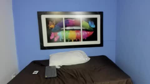 bluee_lov online show from September 12, 2025, 3:06 am
