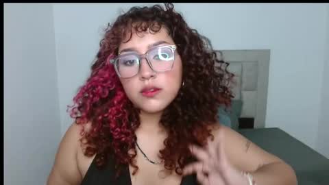 Snapshot of blueevelvet chatting on September 15, 2025, 11:05 pm Bluee online show from September 15, 2025, 11:05 pm