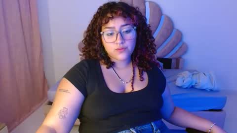 Snapshot of blueevelvet chatting on October 7, 2025, 3:25 am Bluee online show from October 7, 2025, 3:25 am