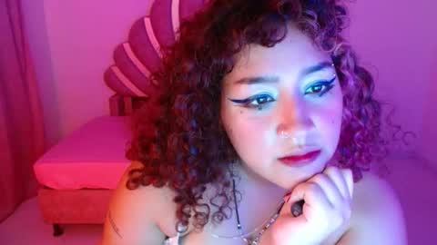 Snapshot of blueevelvet chatting on October 21, 2025, 11:27 pm Bluee online show from October 21, 2025, 11:27 pm