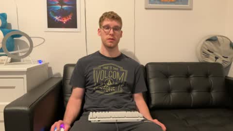 Snapshot of blueeyedtallguy chatting on December 22, 2024, 1:12 am blueeyedtallguy online show from December 22, 2024, 1:12 am